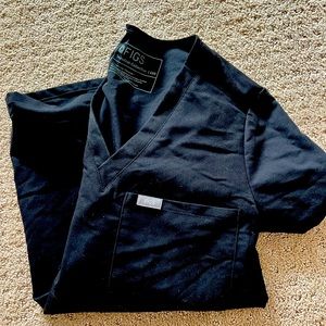 FIGS Catalina one pocket top